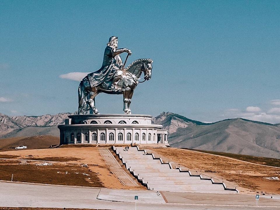 dostoprimechatelnosti-mongolii