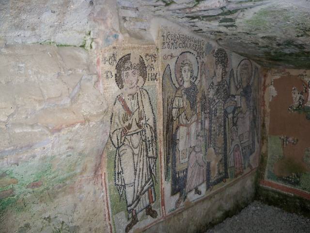 Древние фрески в церкви Дурреса