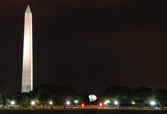 Мемориал Вашингтона ночью, 169 метров