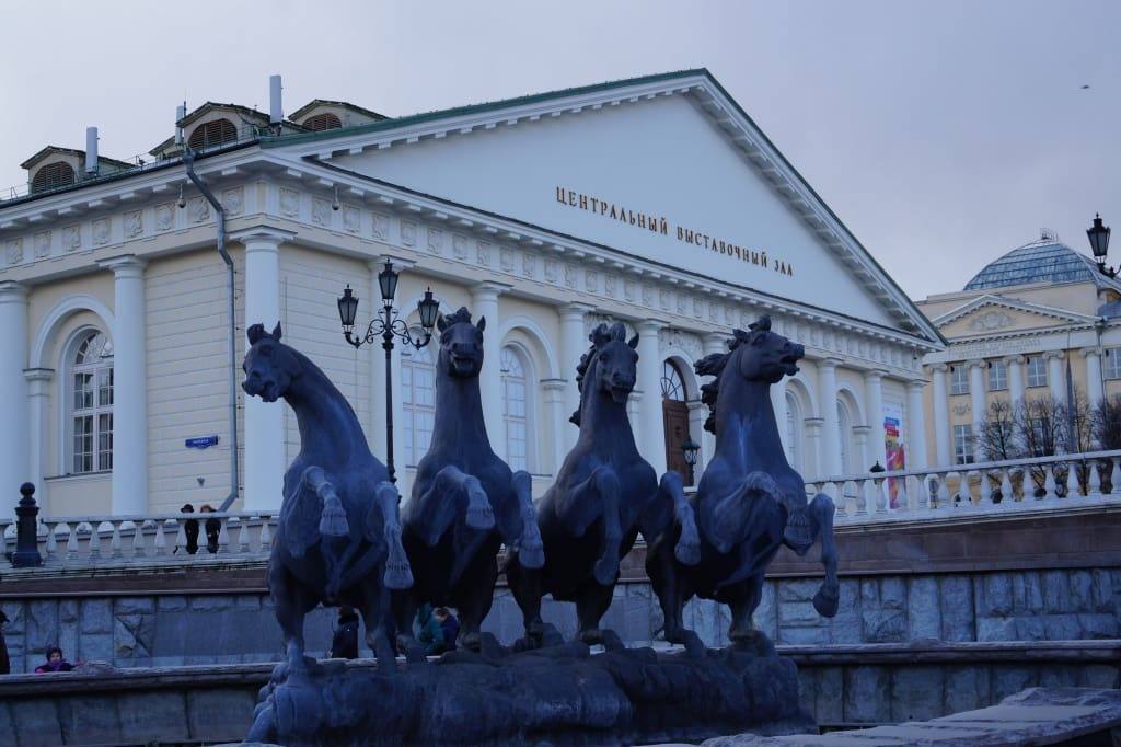 четверка лошадей фонтан