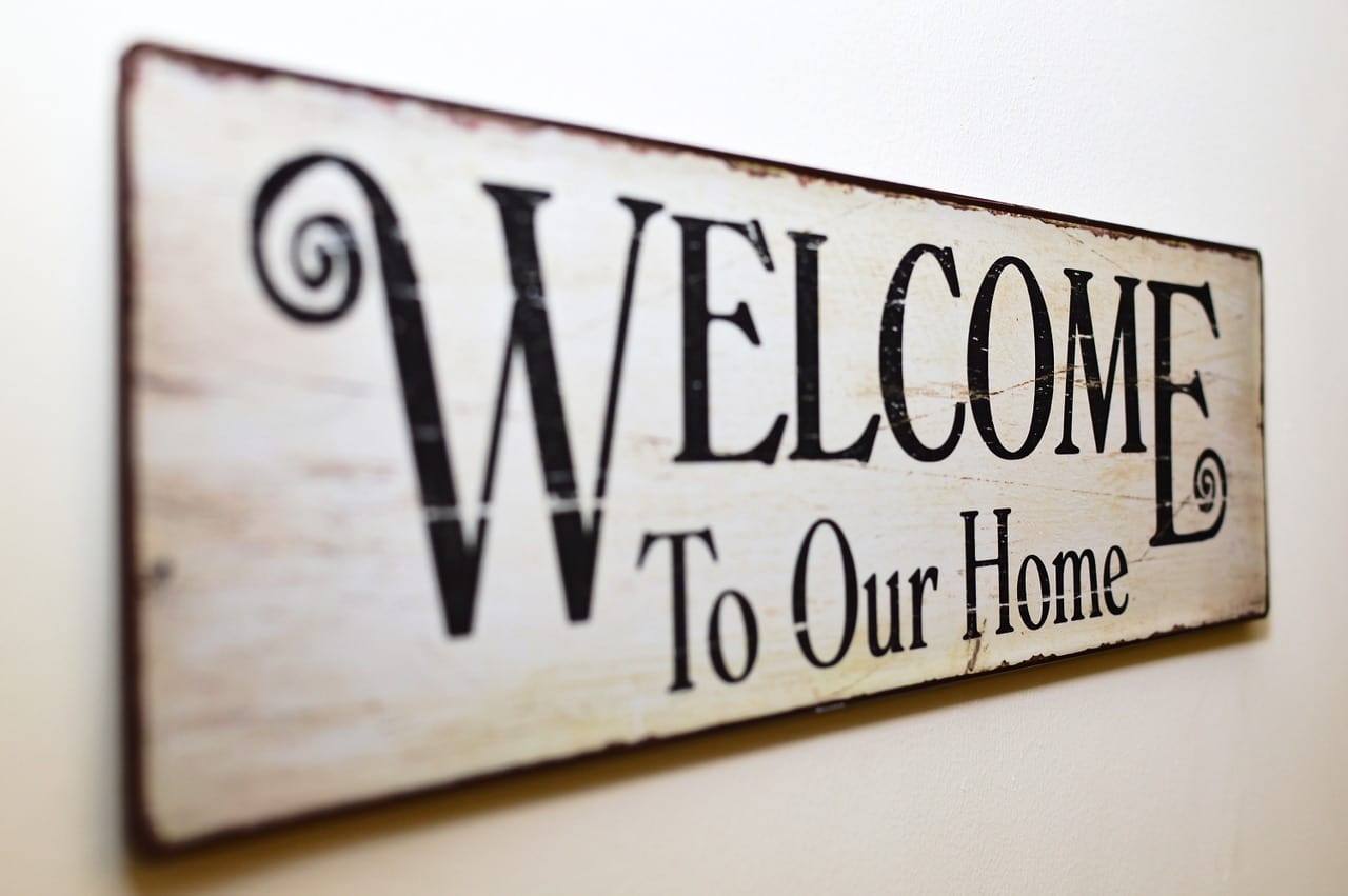welcome-to-our-home-1205888_1280-min (1)
