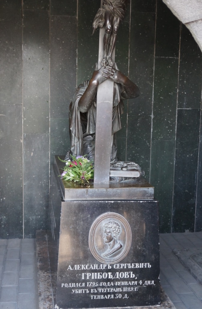 Памятник грибоедову в грузии