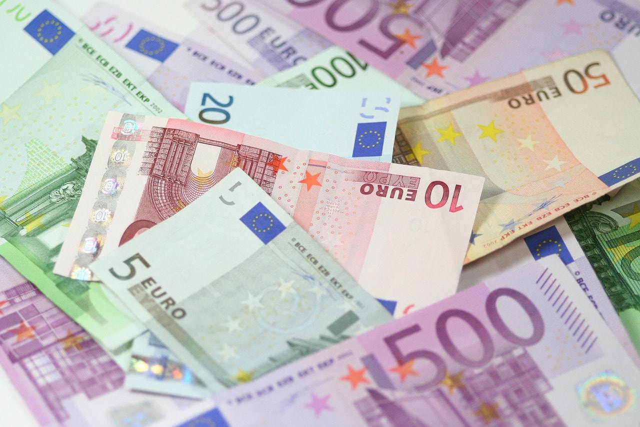 Сколько стоит евро в германии города испании на берегу моря