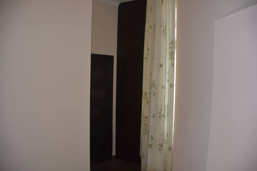 Наша квартира во Львове: польская плитка, зеркало для коленей и "Секс Сценарии".