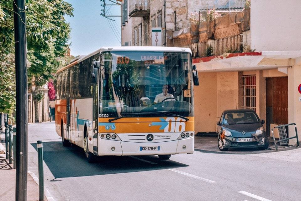 avtobus-v-gras