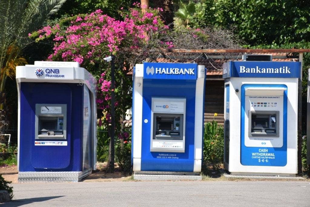 bankomaty-v-chiraly