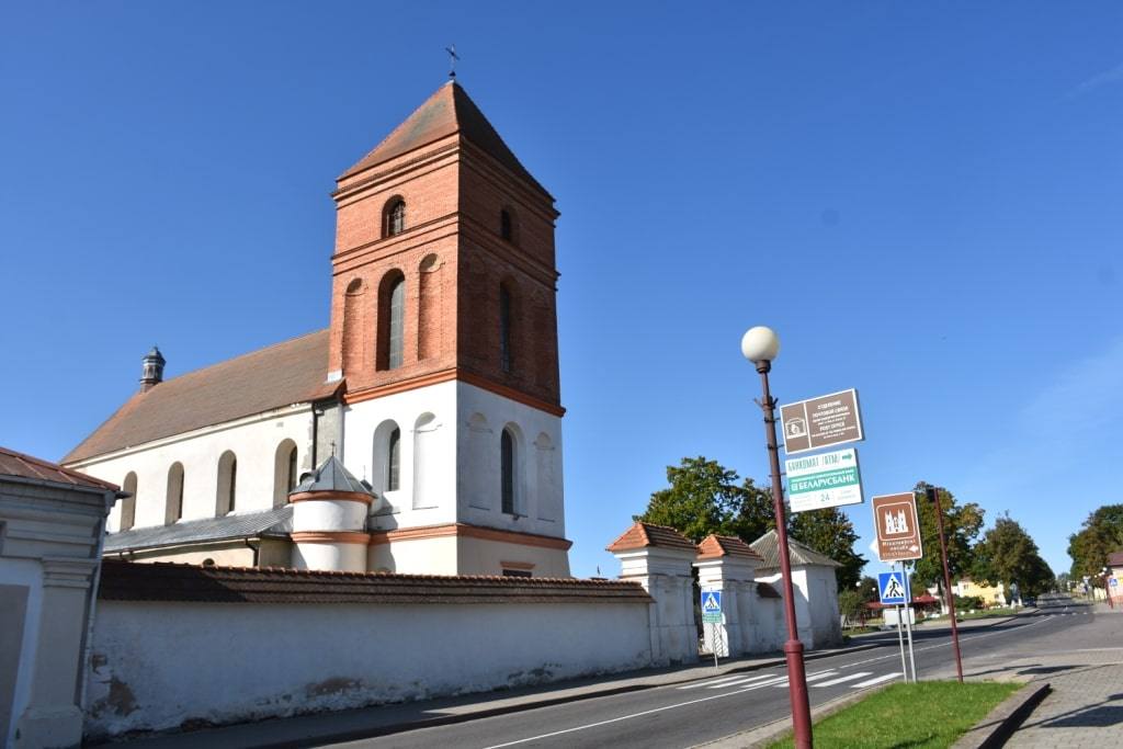 nikolaevskiy-kostel-v-poselke-mir