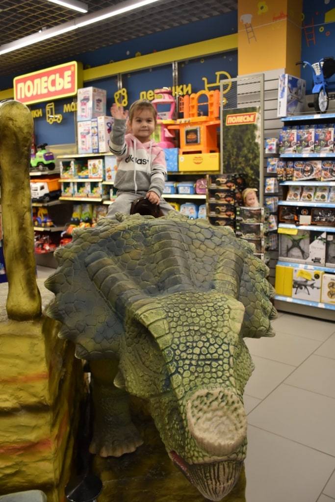 dinozavr-dana-mall