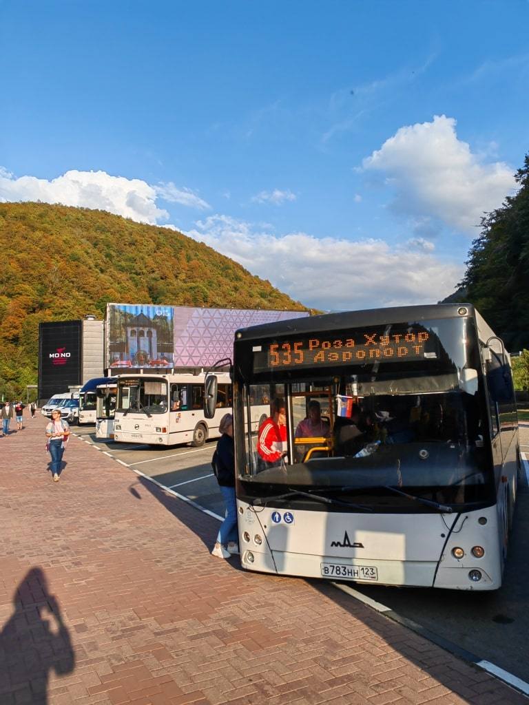 avtobus-roza-hutor-aeroport-sochi