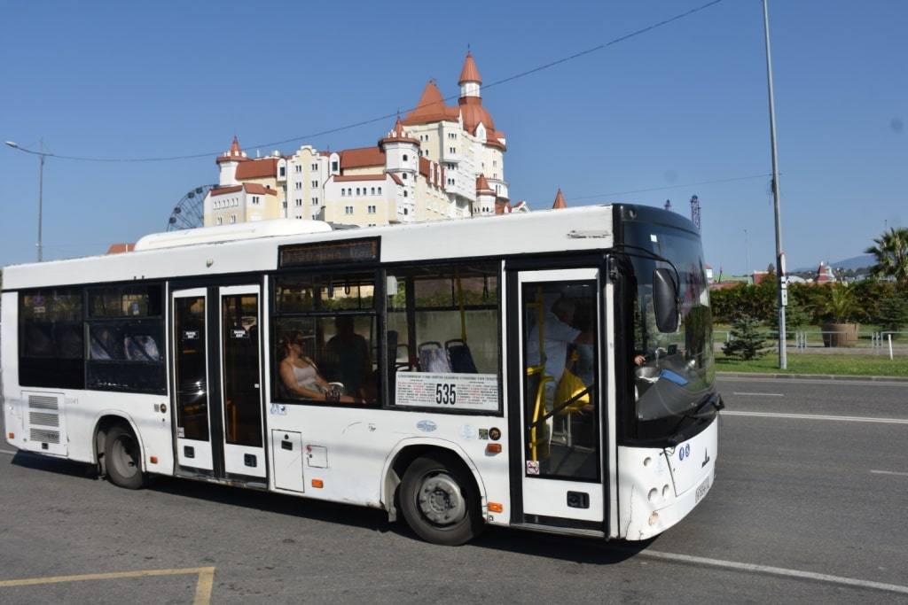 avtobus-535-iz-siriusa-v-rozu-hutor