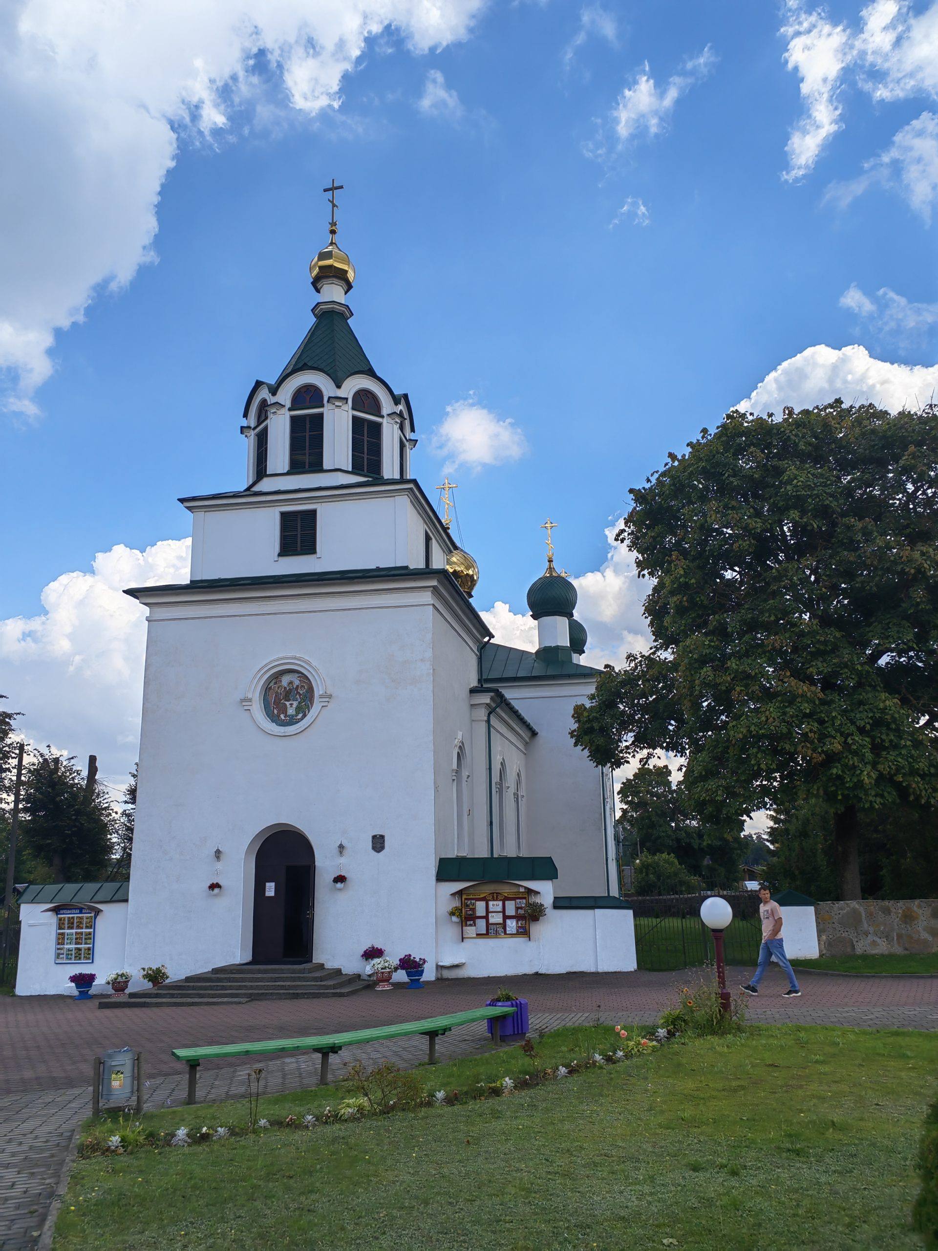 cerkov-v-poselke-mir