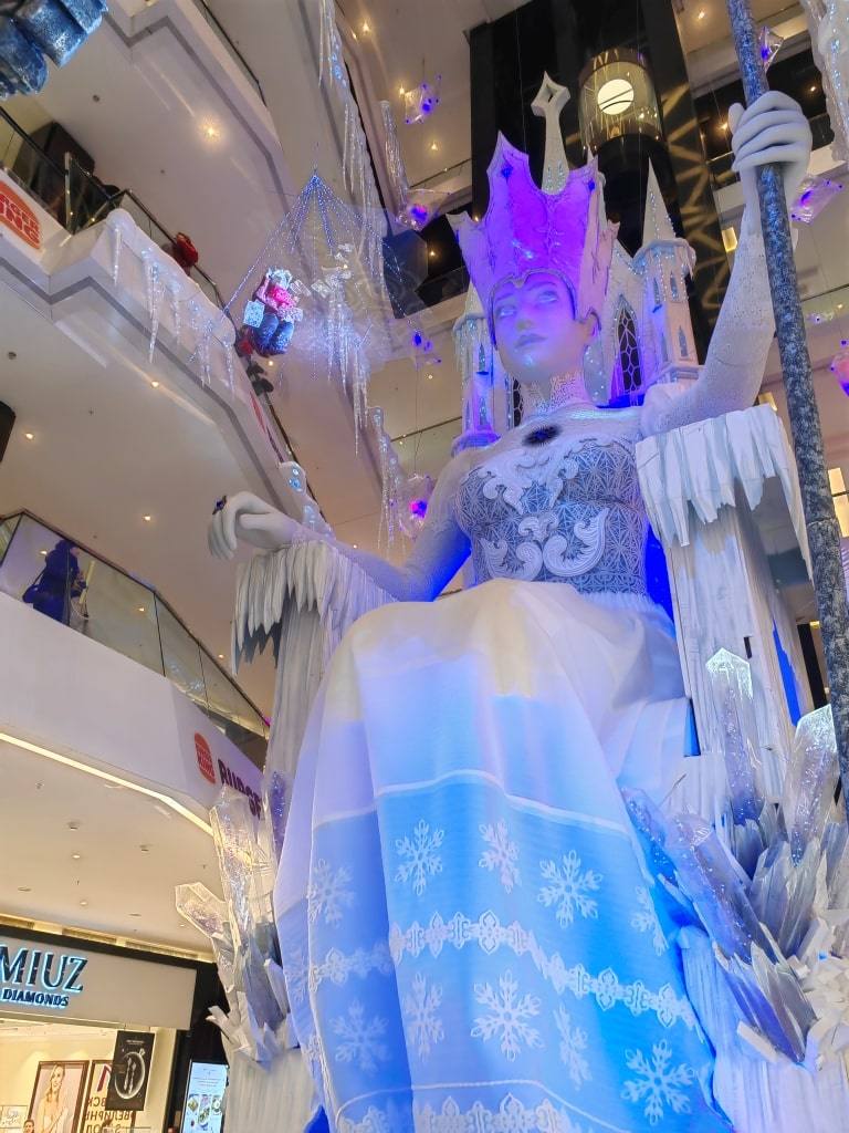 snezhnaya-koroleva-novyj-god-2025