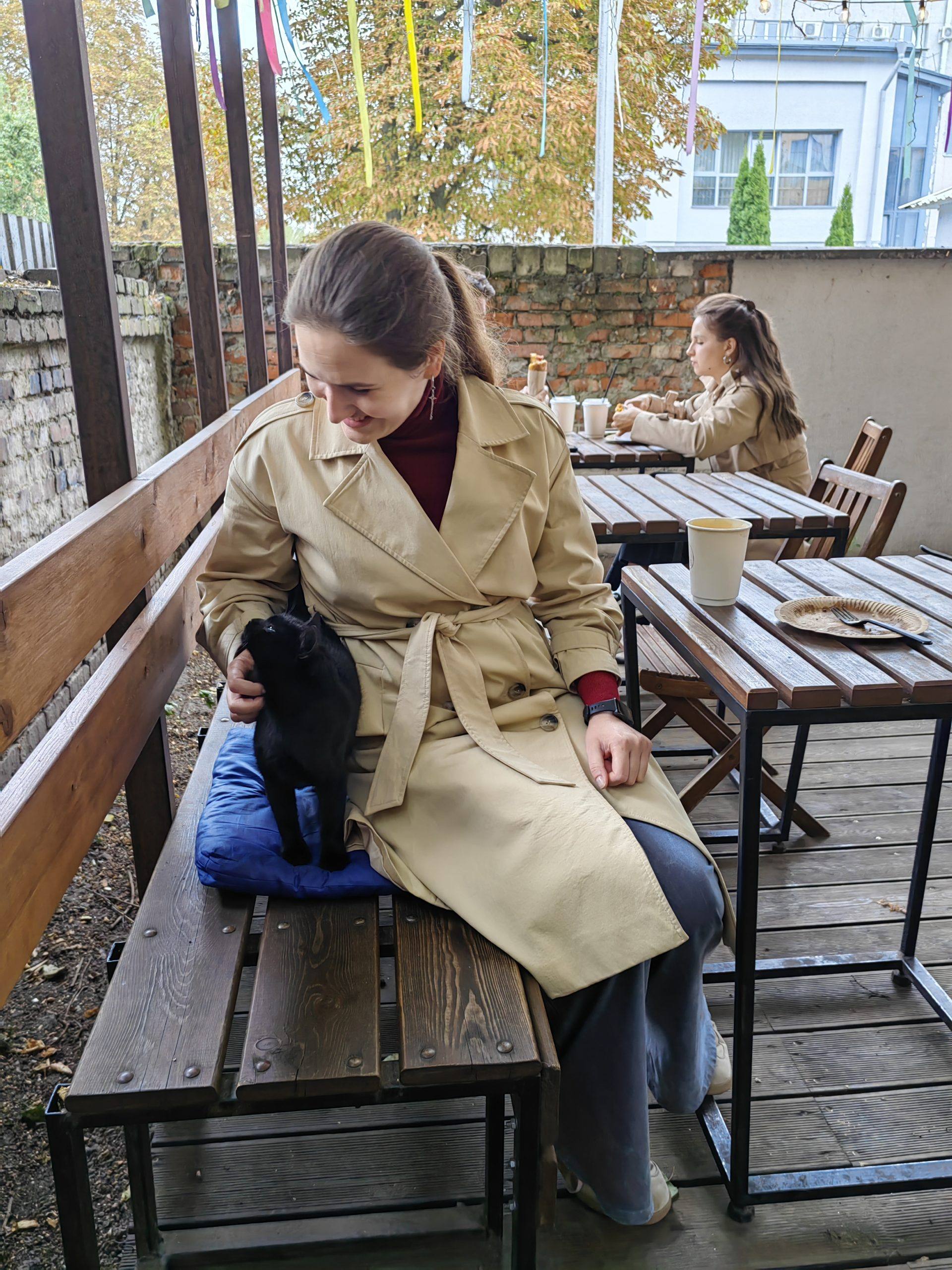 tanya-v-kafe-1505-gomel