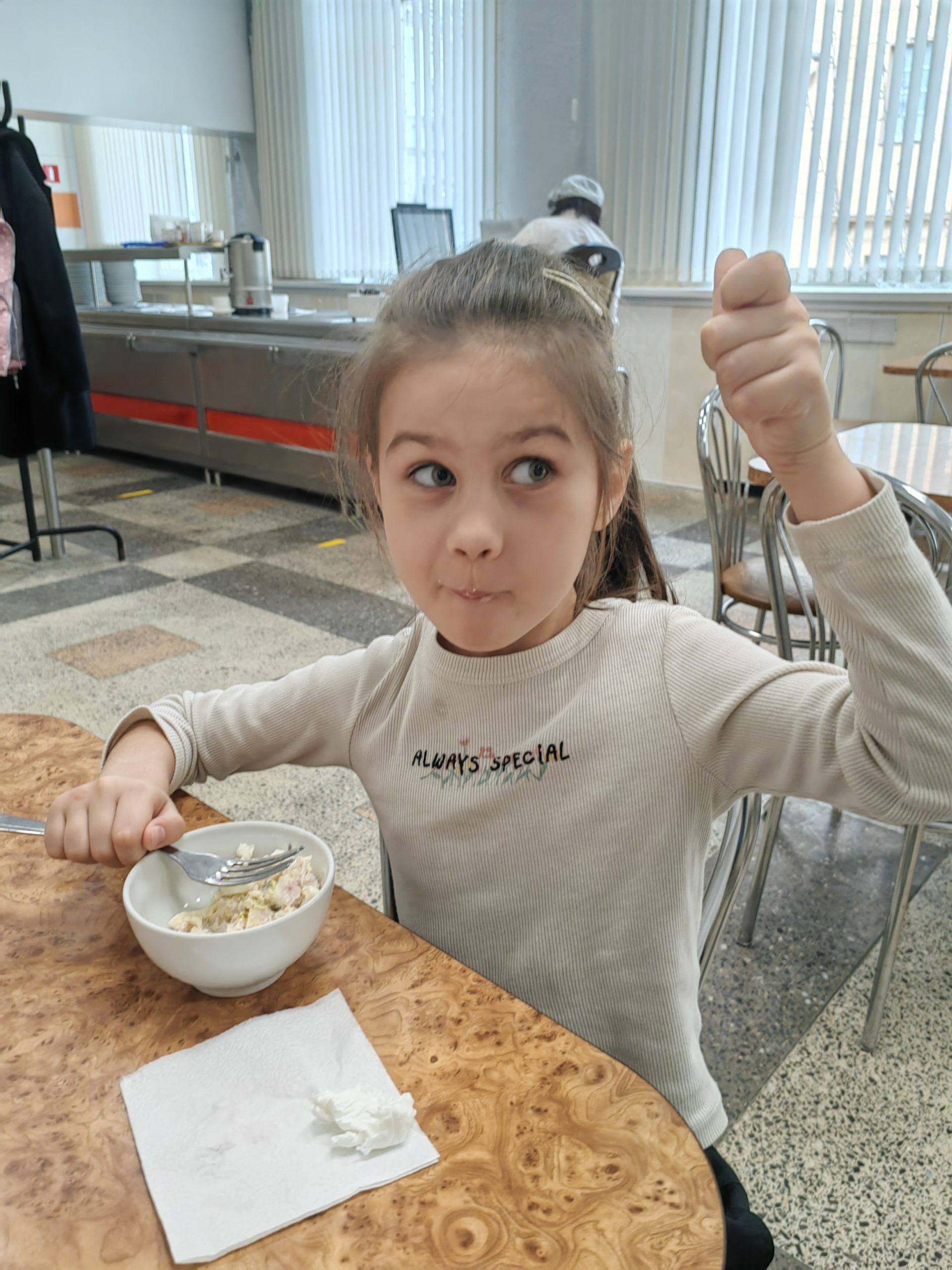 alisa-v-minskoy-stolovoy-2026
