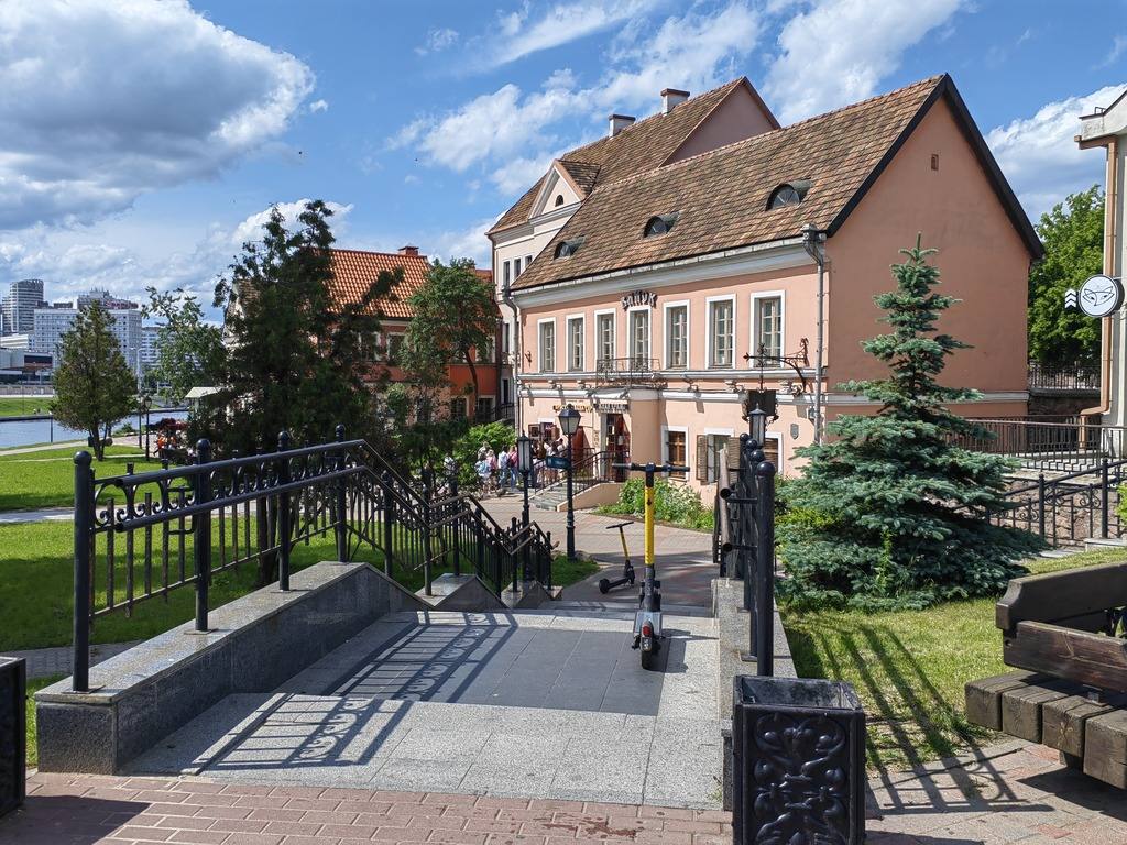 gde-poest-v-centre-minska-2025