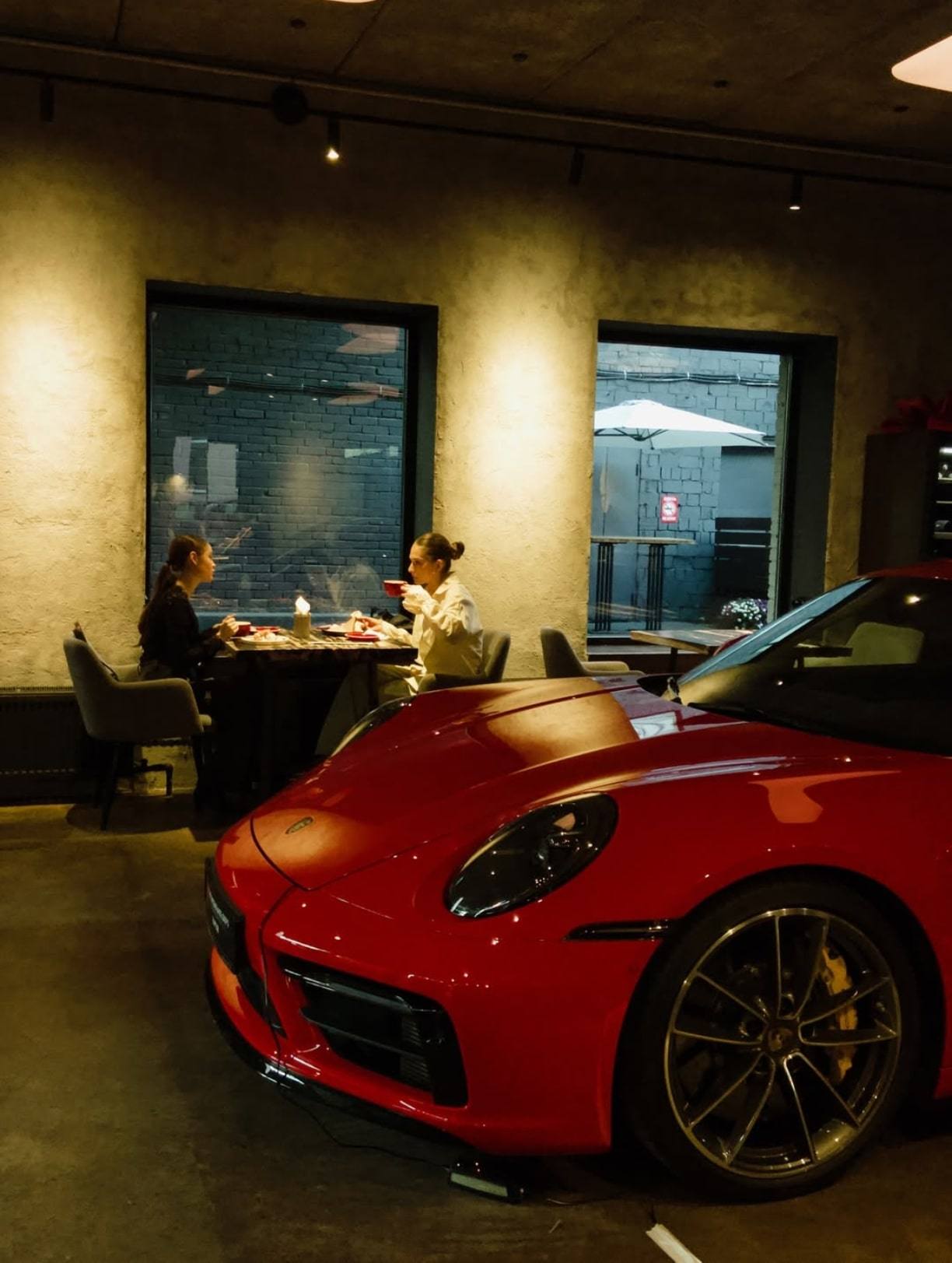 restoran-so-sportkarami-spb