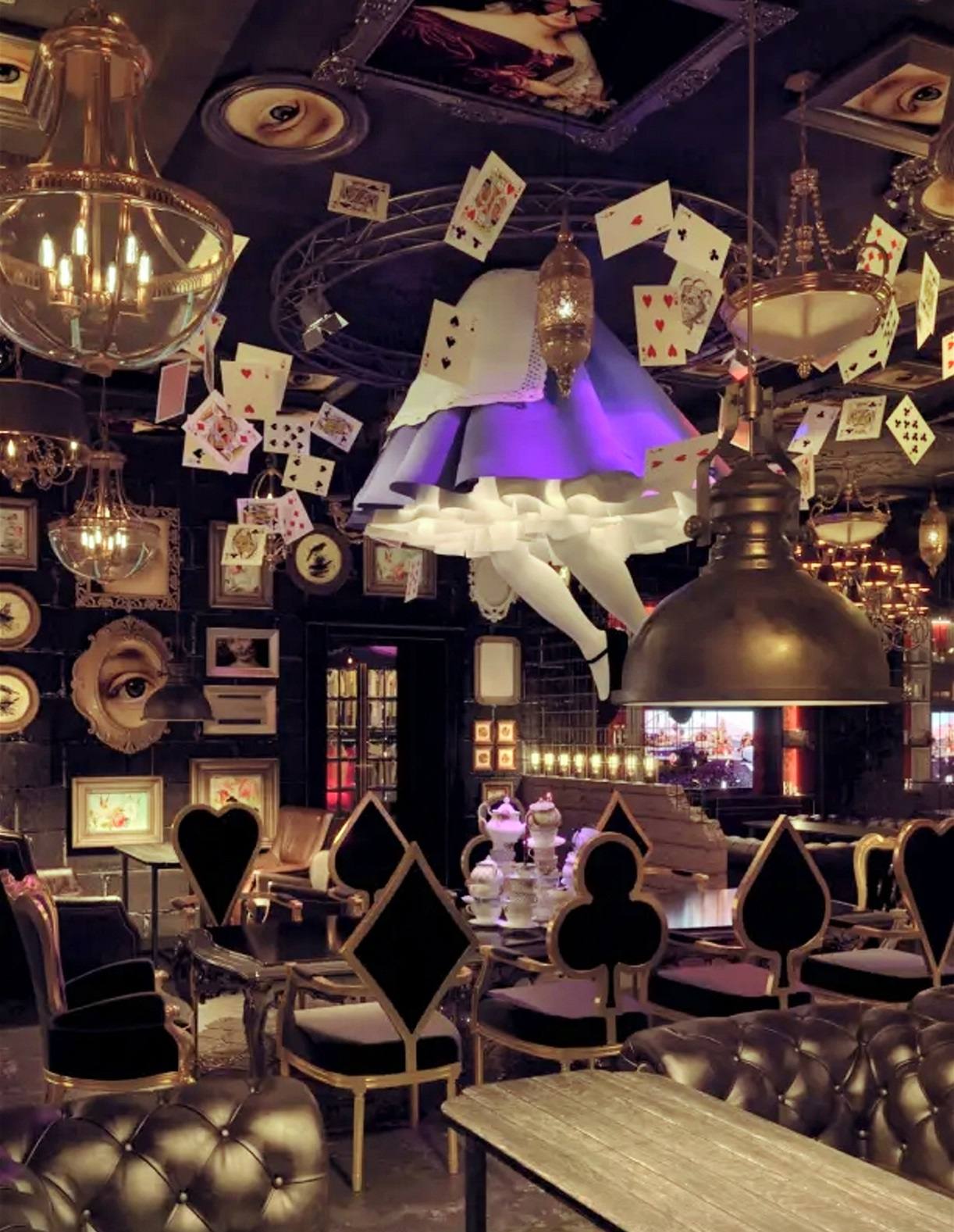 bar-v-stile-alisy-v-strane-chudes-spb