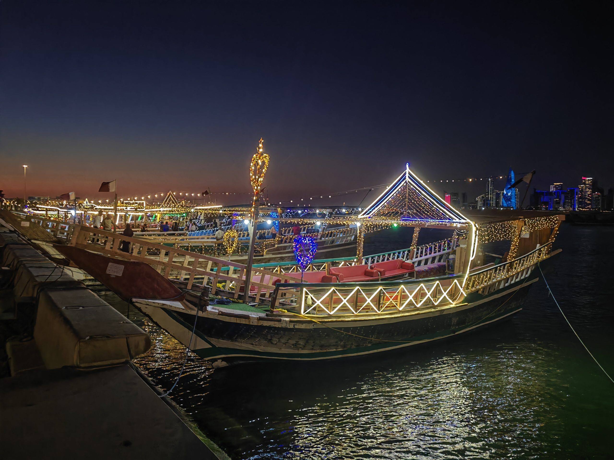 lodki-na-naberezhnoy-dohi