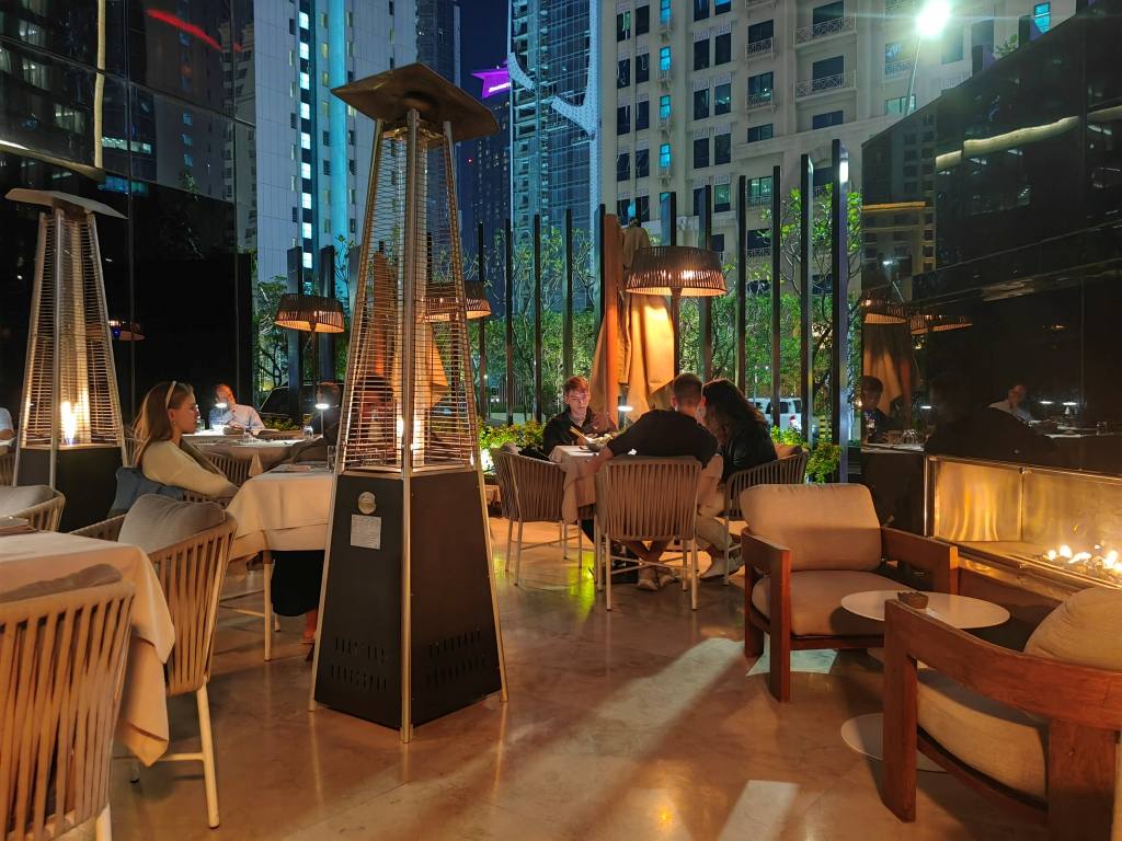 restoran-v-dohe-w-hotel