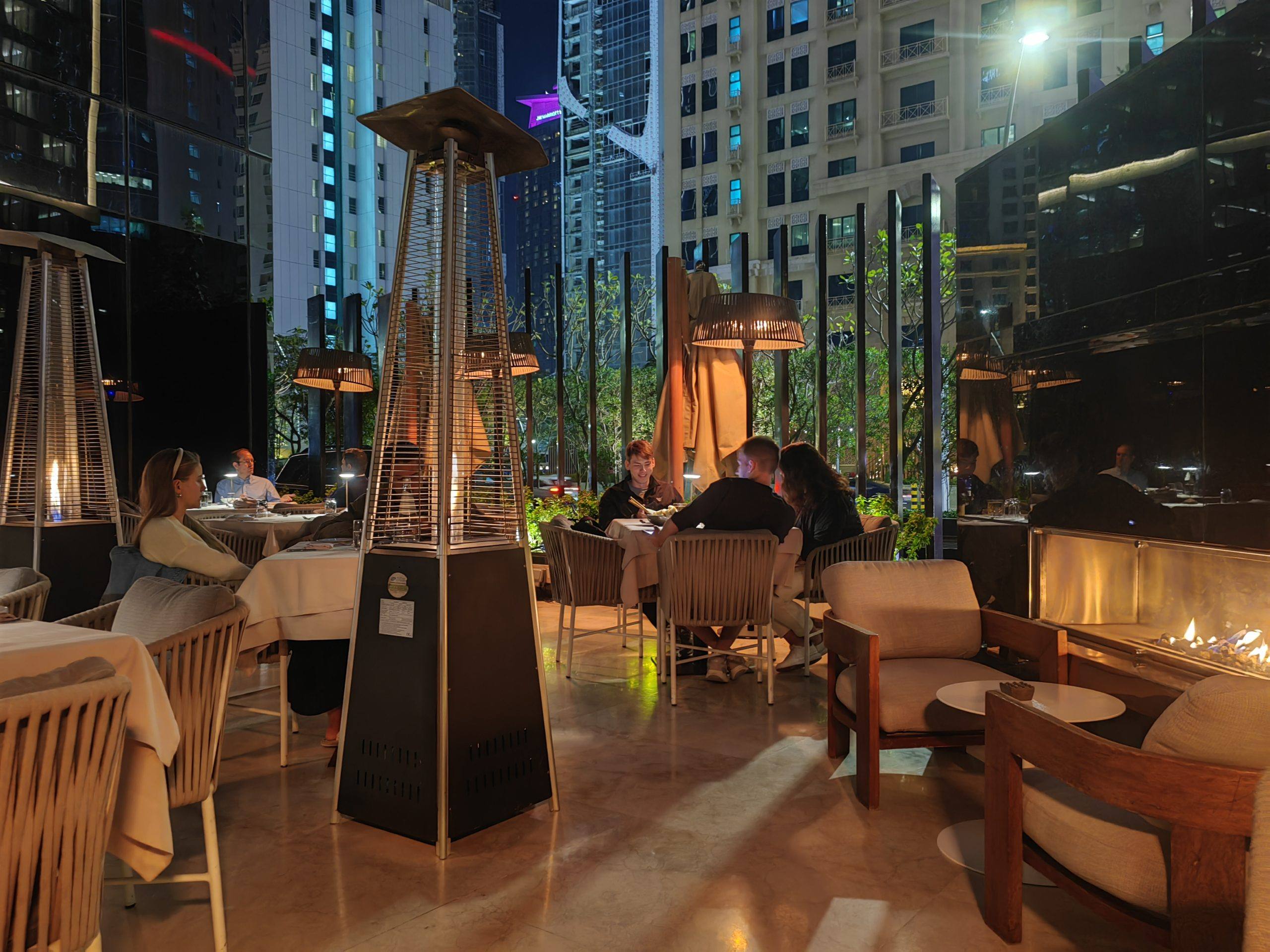 restoran-v-katare-west-bay