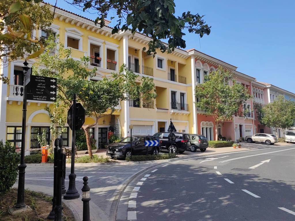 qanat-quartier-gde-iskat-luchshie-pljazhi