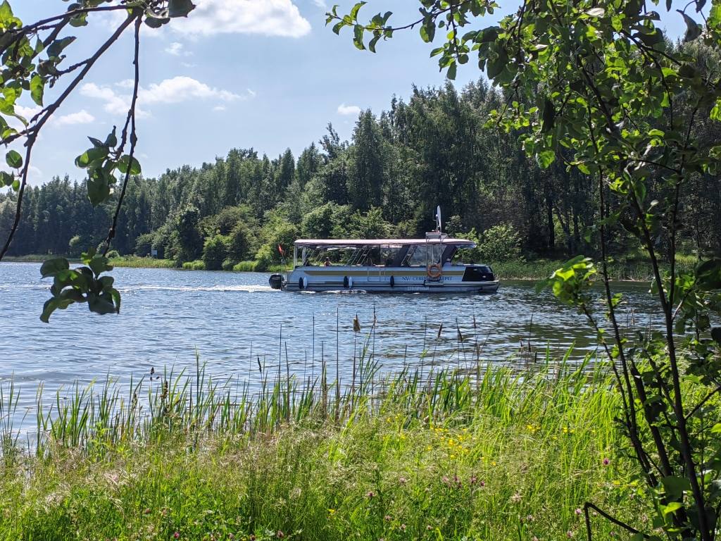 lake-side-park-korablik