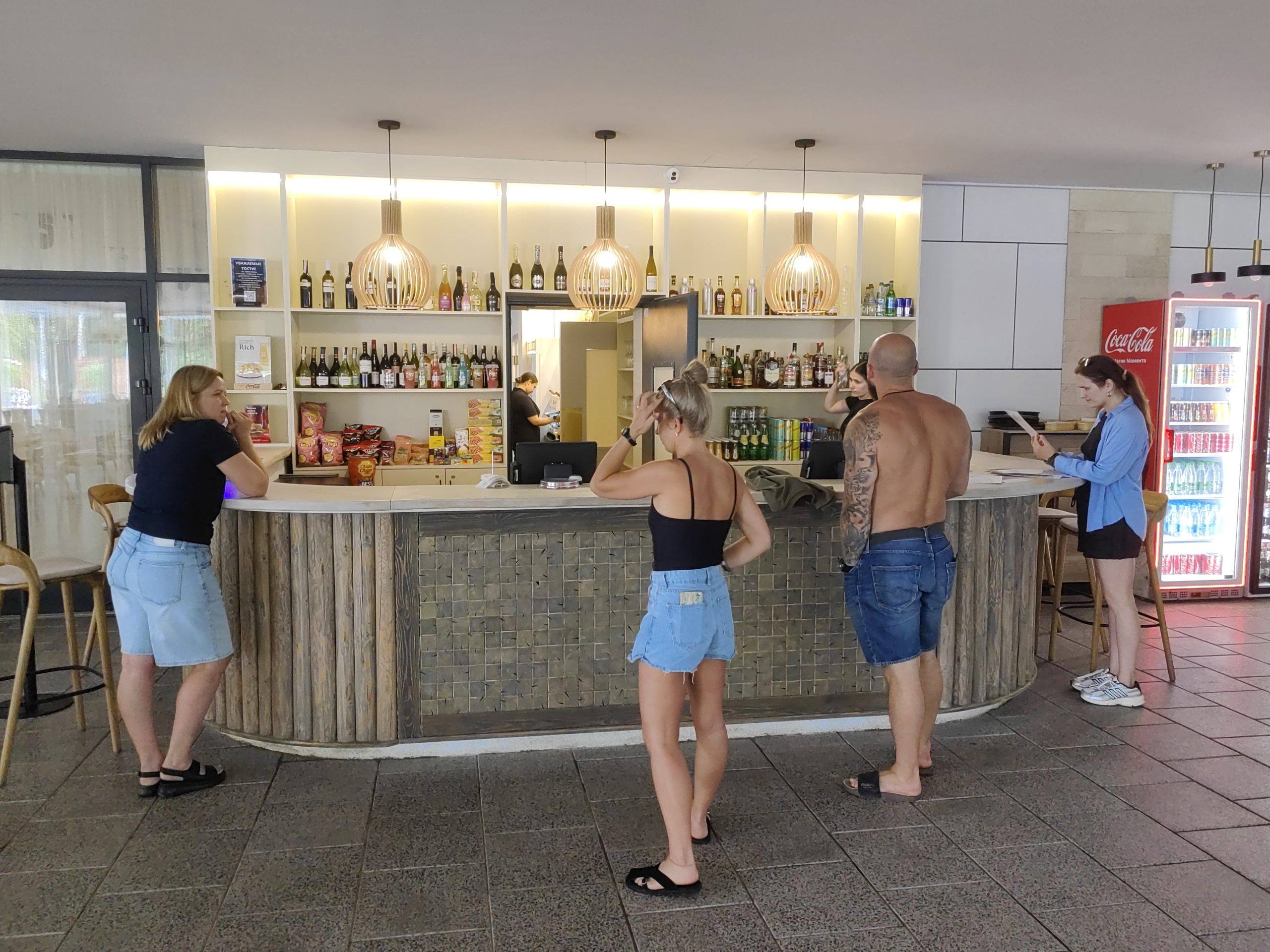 kafe-na-pljazhe-urliki