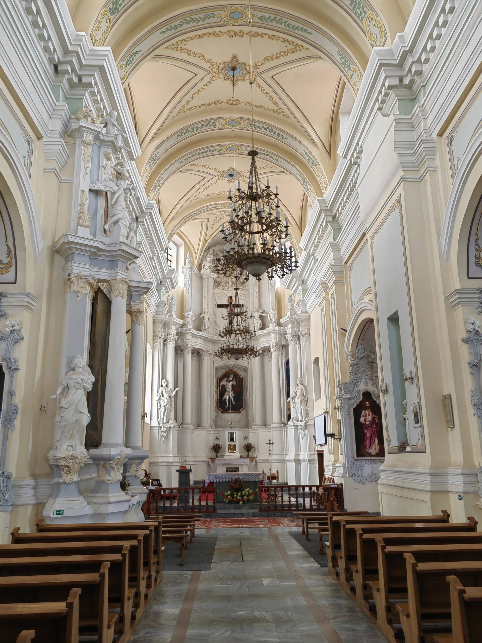 kostel-arhangela-mihaila-v-novogrudke-vnutri