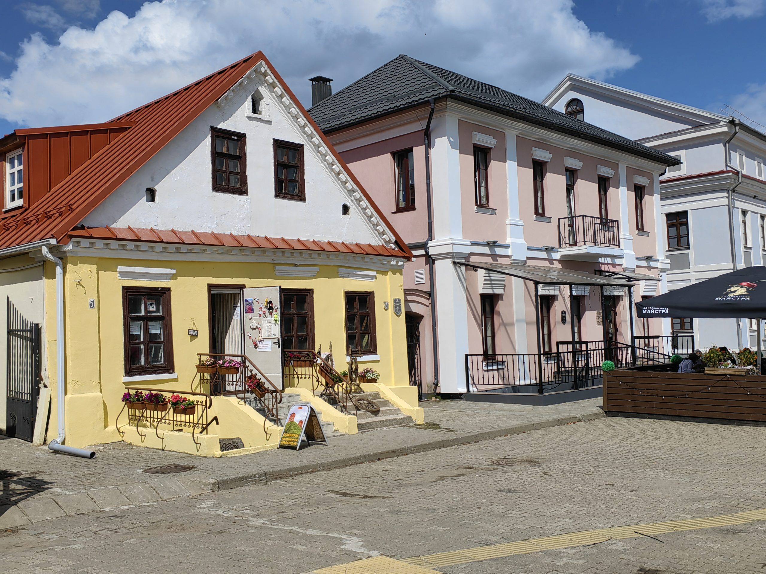 doma-v-centre-novogrudka